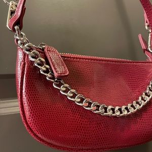 Red mini bag crossbody w chain